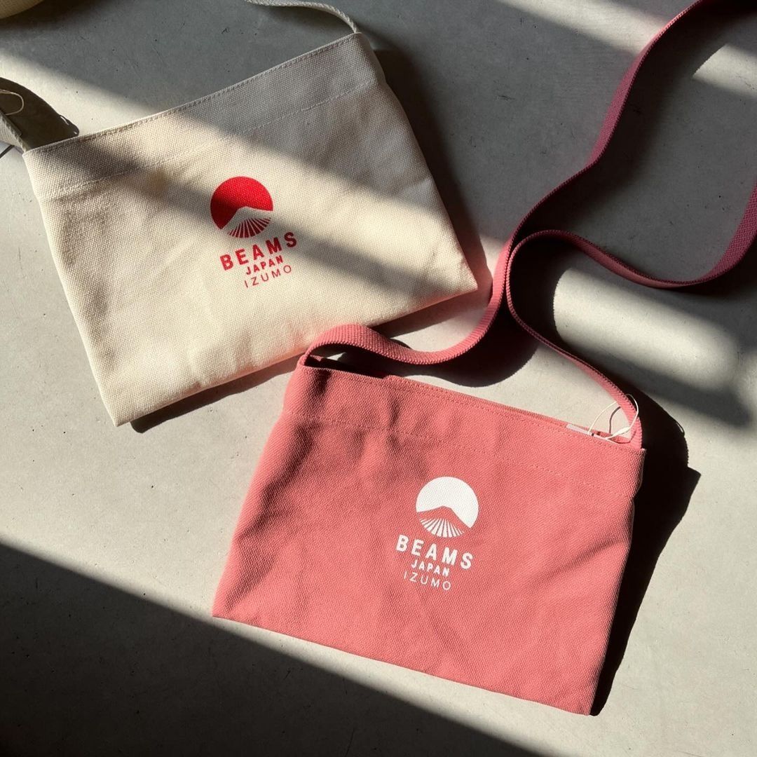 新しいブランド 出雲限定□BEAMS JAPAN□IZUMO 出雲ロゴ サコッシュ unisex サーフィン・ボディボード