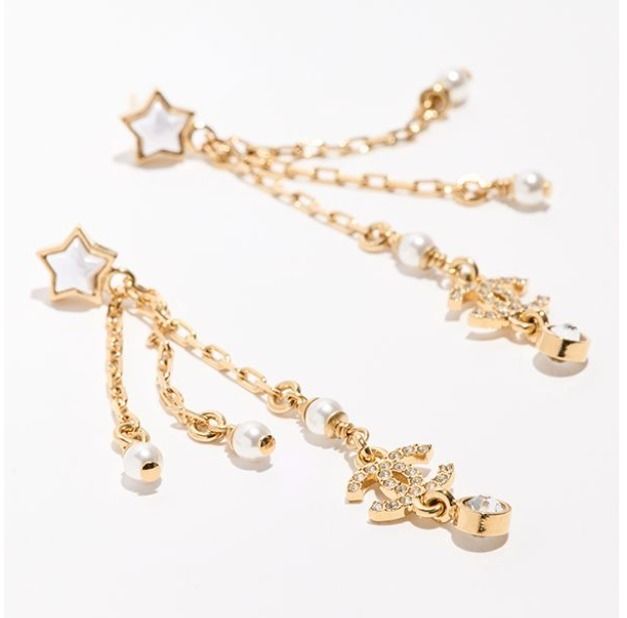 高級感溢れる新デザイン】CHANEL☆ピアス☆ギフトにも (CHANEL