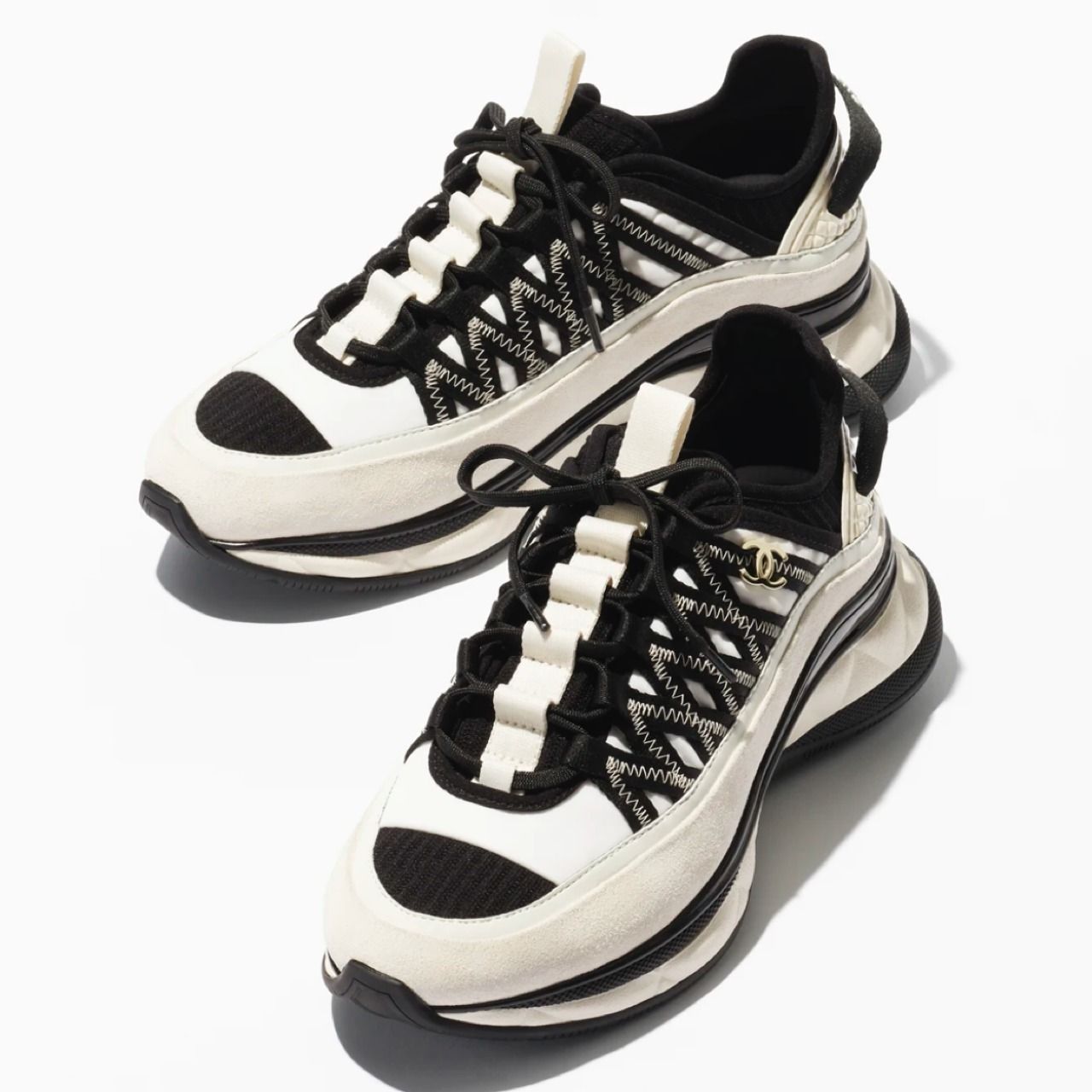 人気【CHANEL】モノトーン シャネルスニーカー CCマーク (CHANEL