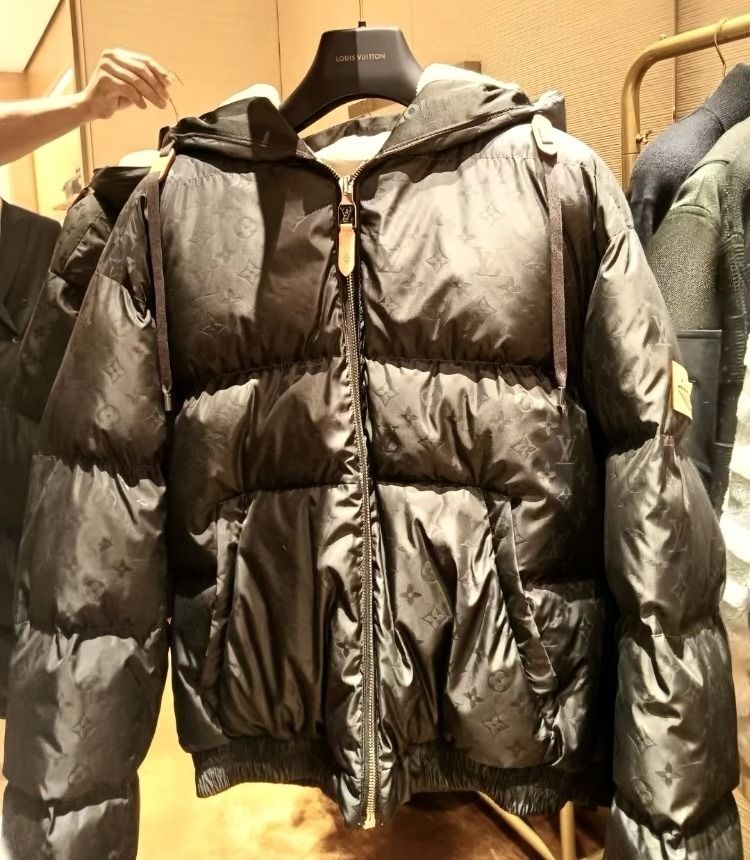 軽量で温か快適】☆LOUIS VUITTON☆Monogram ダウンジャケット