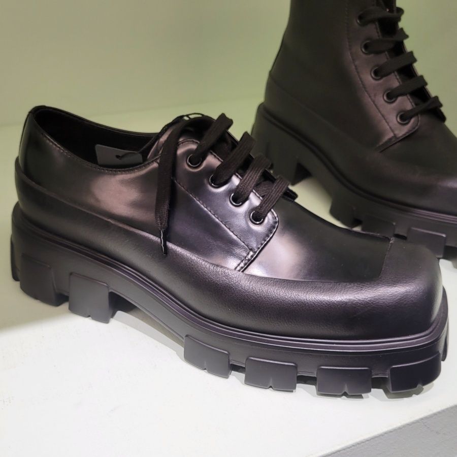 関税負担なし☆PRADA プラダ ブラッシュドレザー ローファー