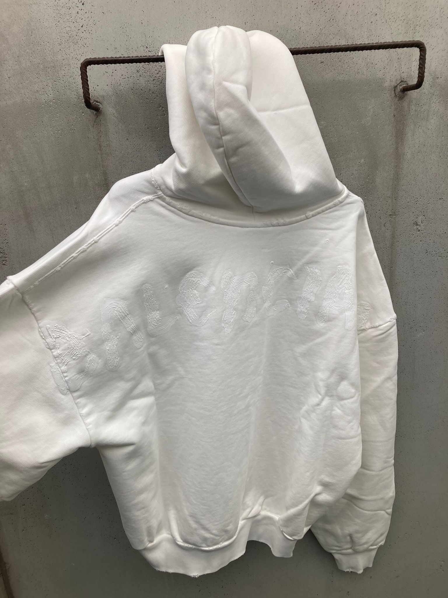 【25SS】BALENCIAGA ロゴ フーディ PAINTED ジップアップ 25SS】BALENCIAGA ロゴ フーディ PAINTED ジップアップ