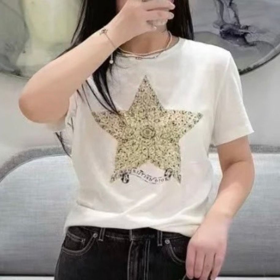 【シンプルなデザインが重ね着に最適♡】DIOR Tシャツ 23春夏大人気♡♡ DIOR 偽物 Tシャツ ディオール CDロゴプリント