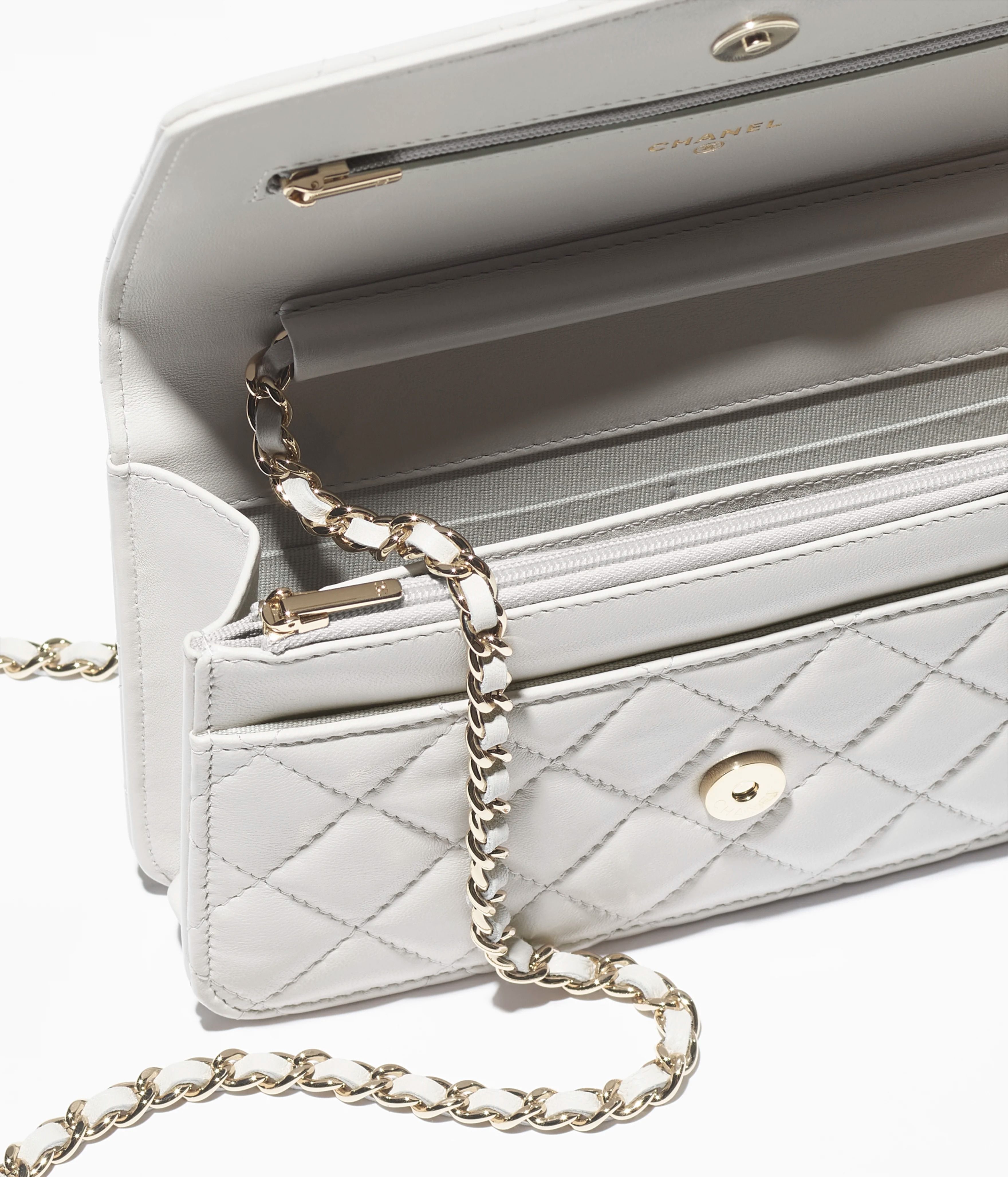 キラキラな限定ロゴ♪ CHANEL チェーンウォレット (CHANEL