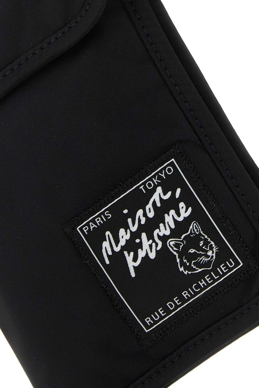 【Maison Kitsune 】ネックストラップ トラベラー ポーチ Maison Kitsune】ネックストラップ トラベラー ポーチ (MAISON