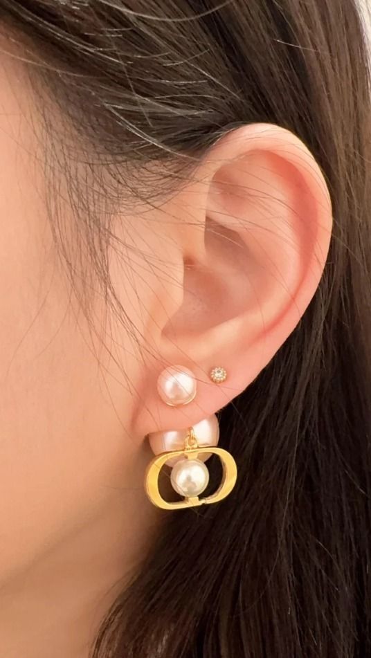 大きなパールが横顔を美しく魅せる】DiorTribales ピアス (Dior