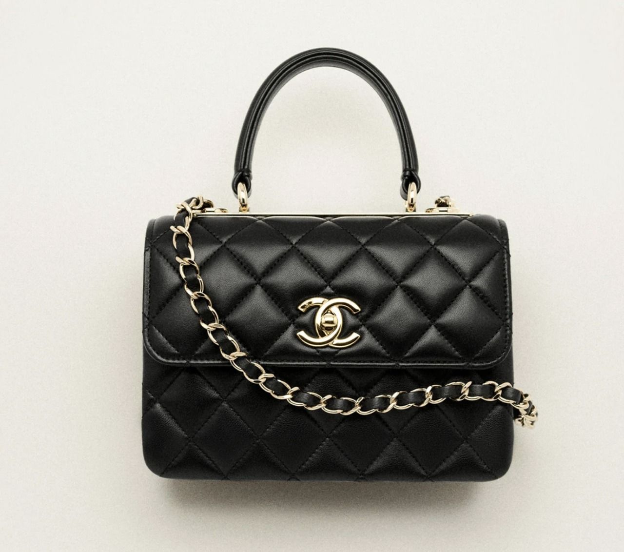 【エレガント★25S新作】CHANEL ショルダーバッグ メタリック×パールがエレガント【CHANEL】25S チェーンクラッチ