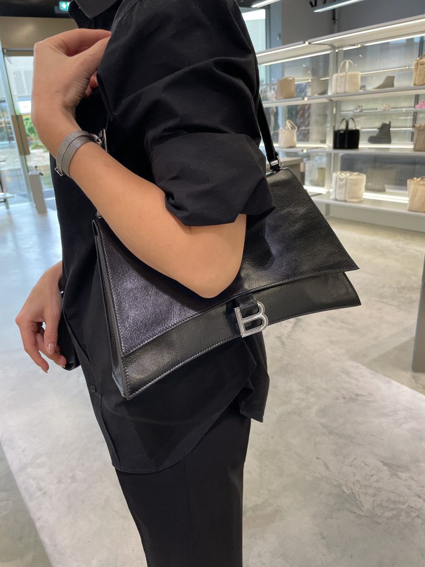 気品 バレンシアガ ショルダーバッグ CRUSH M カーフスキン ロゴ 直営店☆BALENCIAGA☆CRUSH SLING MEDIUM ロゴ ショルダーバッグ