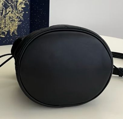国内発送【かわいい巾着型】Dior Miss Caro ミニ バケットバッグ 国内発送【かわいい巾着型】Dior Miss Caro ミニ バケットバッグ