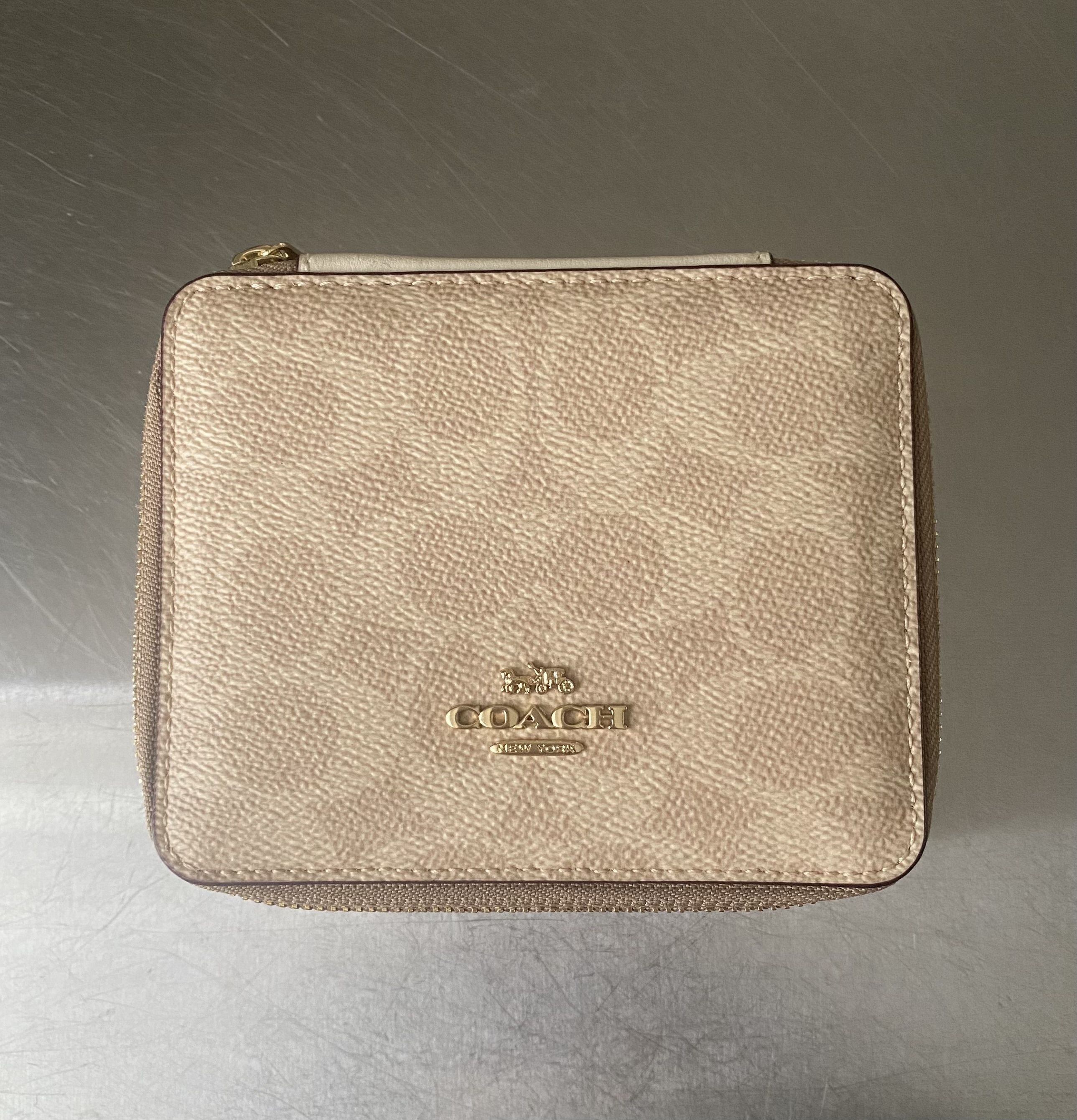 新作★【COACH】ラージ ジュエリーボックス シグネチャー ラージ ジュエリー ボックス・シグネチャー キャンバス ピアス
