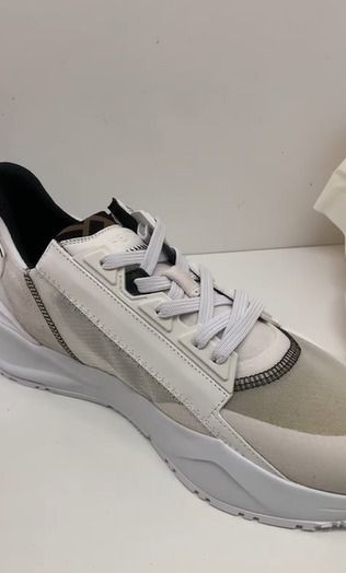 Fendi】フェンディ フロー スニーカー ロートップ ホワイト