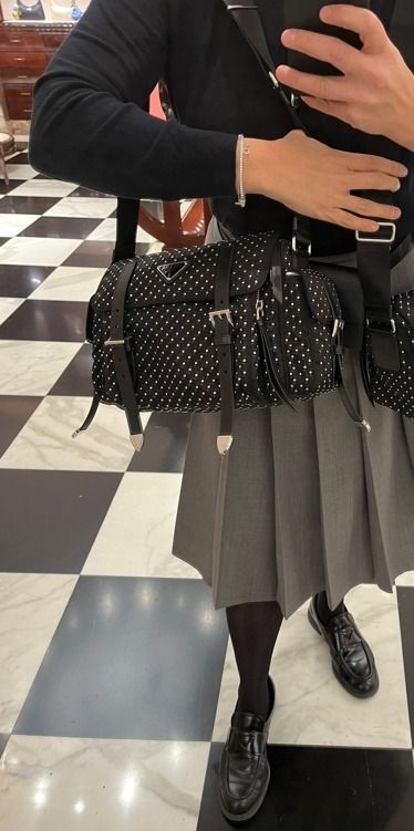 ◇完売必至◇【PRADA】スタッズ付 Re-Nylon ショルダーバッグ