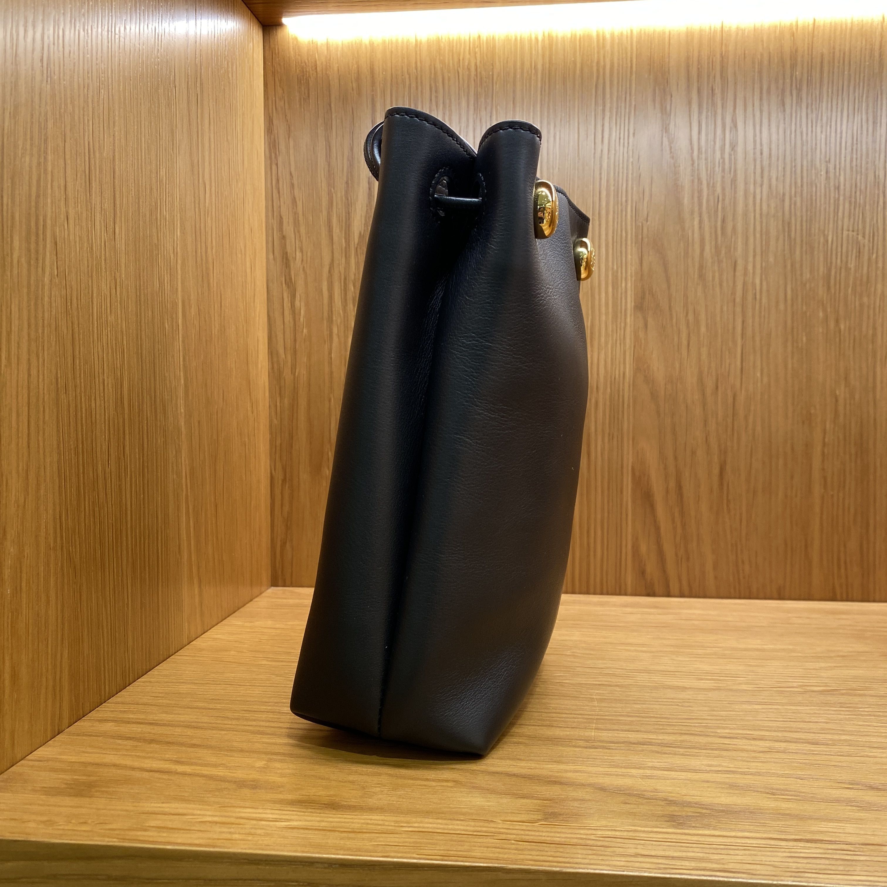 【LOEWE】ブラック ペブル ソフト カーフレザー ポーチ ぺブル ポーチ（スムースカーフ） ブラック - LOEWE