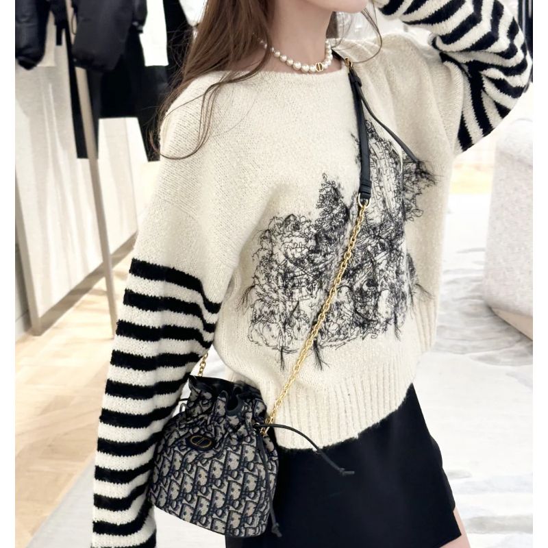 DIOR | 30 Montaigne ドローストリング付き ミニ バケットバッグ