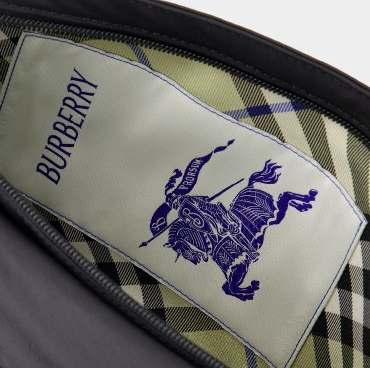 Burberry正規品/関税送料込み Shield ベルトバッグ (Burberry