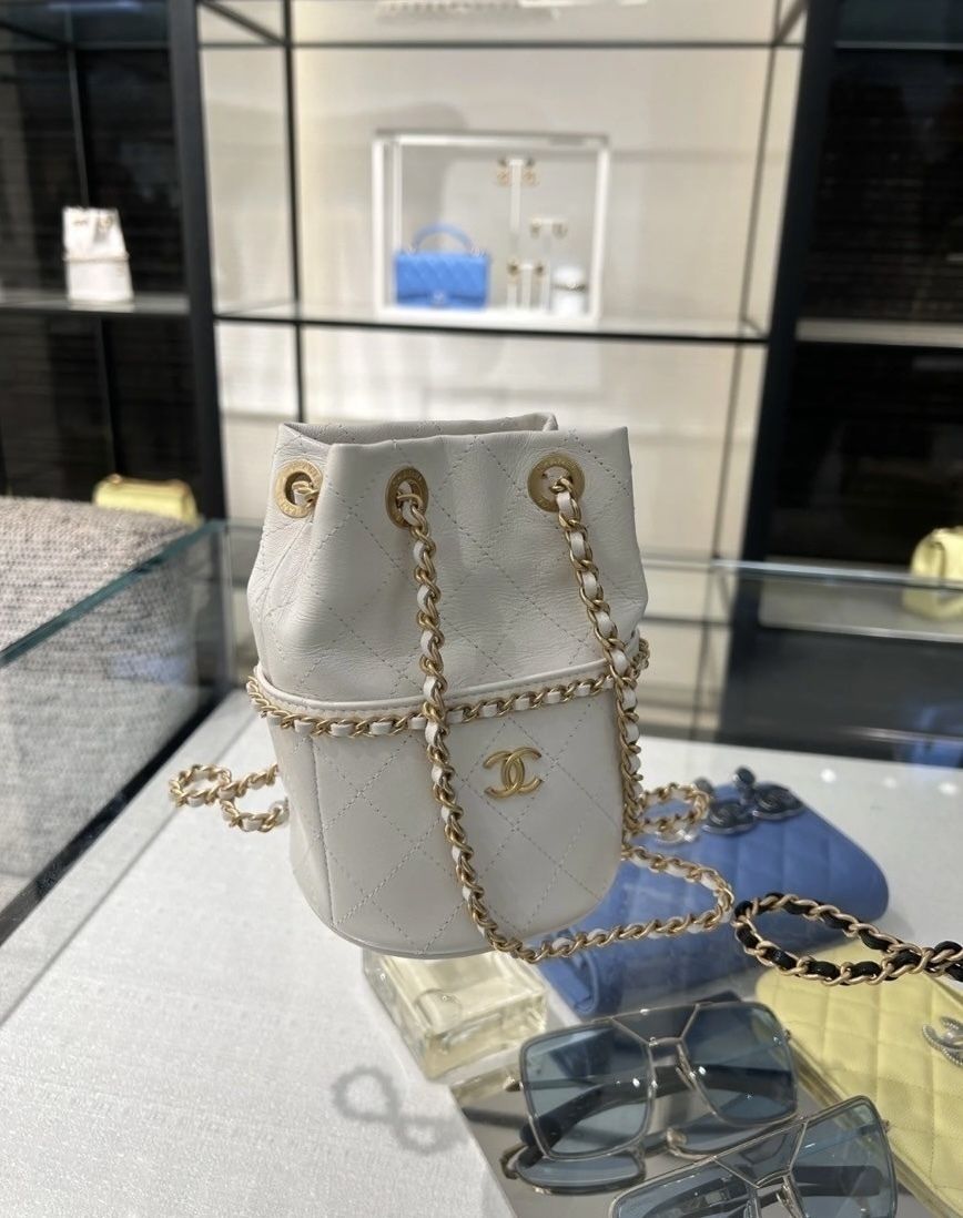 エレガントなデザイン♪【CHANEL】クラッチバッグ (CHANEL