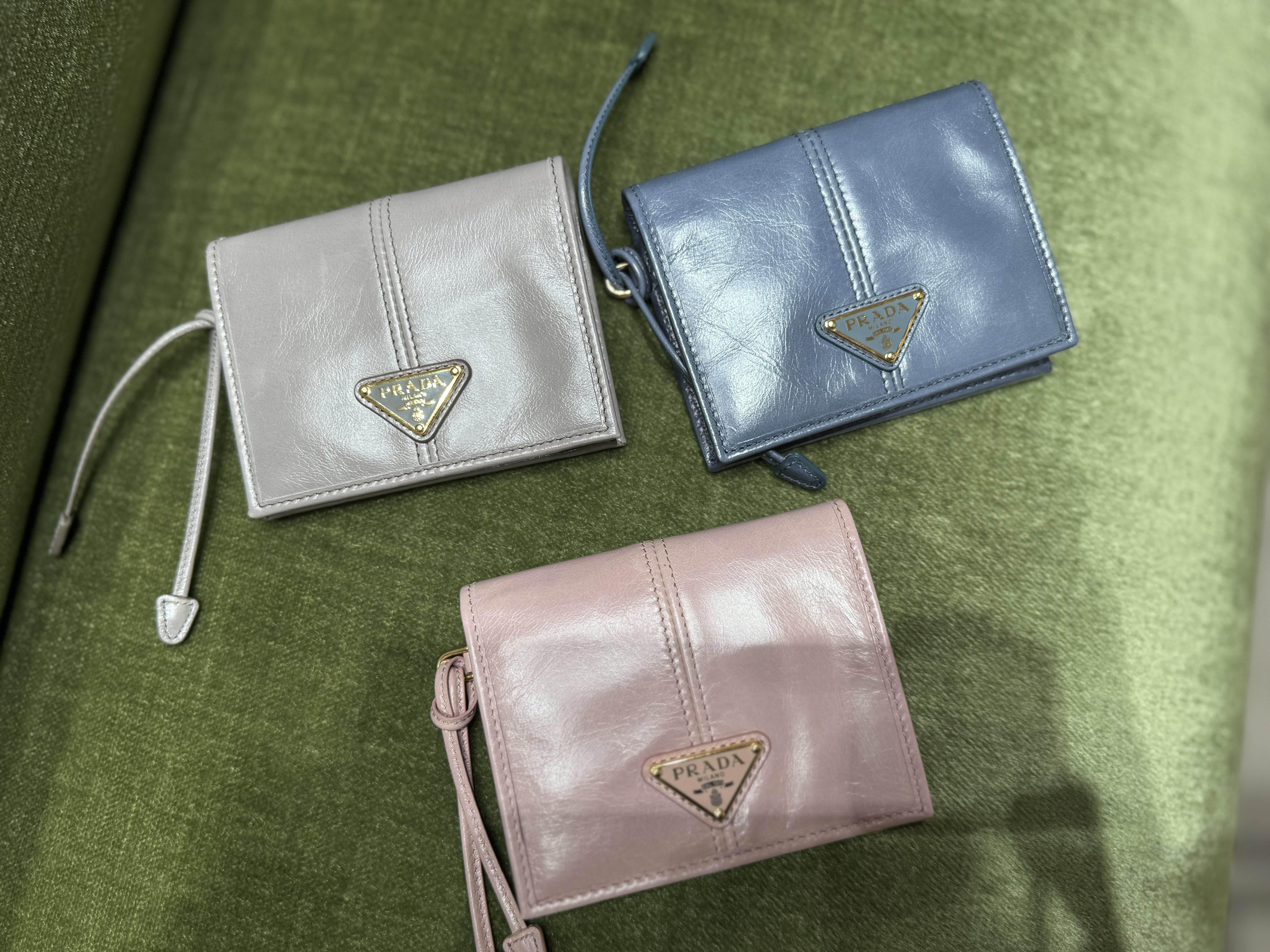 累積売上第１位【PRADA★プラダ】折りたたみ財布 1MV204_2BBE 1点限り！VIP顧客セール☆累積売上総額第1位！┃PRADA☆2MO006