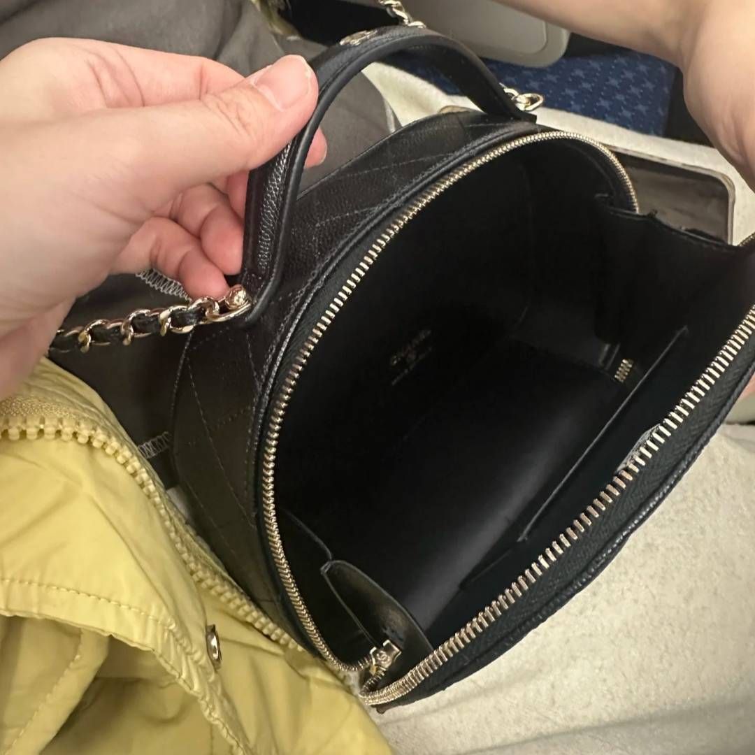 フォルムが可愛い♡】 CHANEL 《チェーン クラッチ 》 (CHANEL