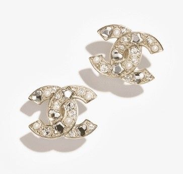 春夏トレンド先取り！】CHANEL 2025年春夏の注目ピアス (CHANEL