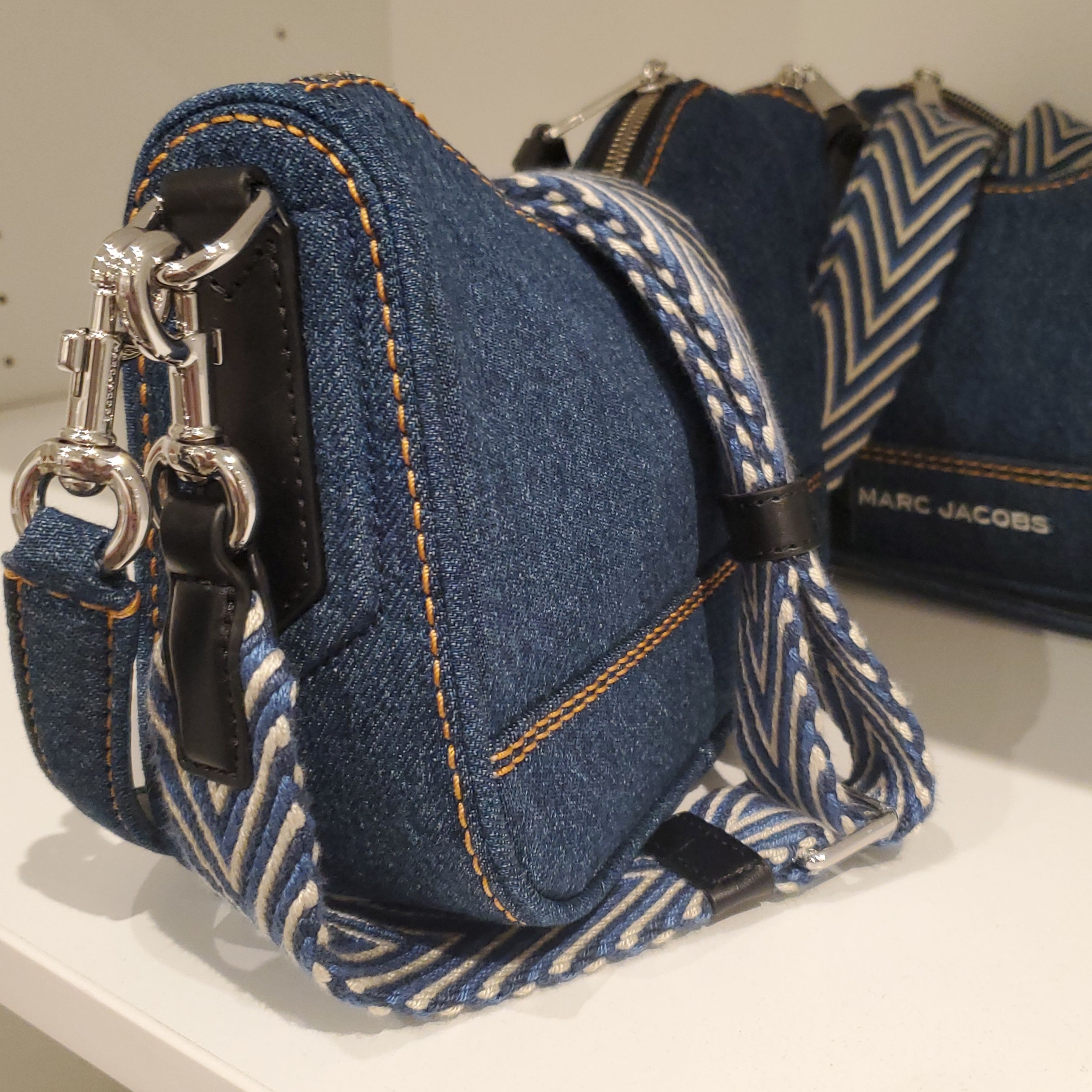 MARCJacobs幾何学模様ストラップのバッグやや大きめ MARCJacobs幾何学模様ストラップのバッグやや大きめ