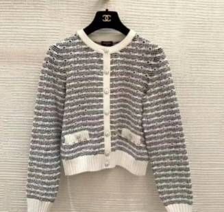 CHANEL／お袖にCCマーク・ベージュカーディガン ココマークボタン カーディガン コットン シルク ネイビー