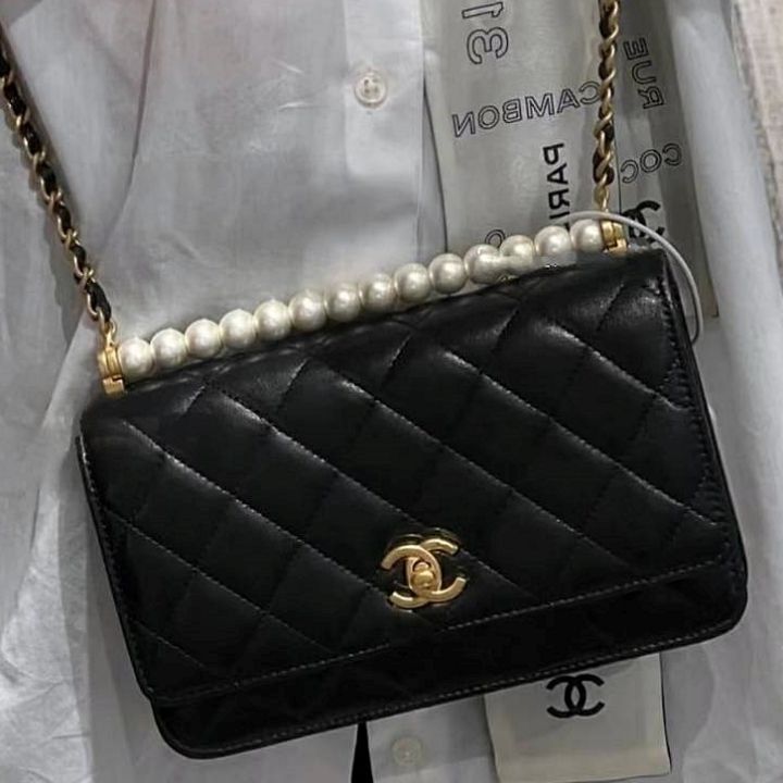 1列に並んだパールがエレガント☆ CHANEL チェーンウォレット