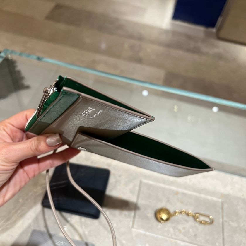 6万取引突破☆UPS速達便利用【LOEWE】CANBPVZX02_カードホルダー