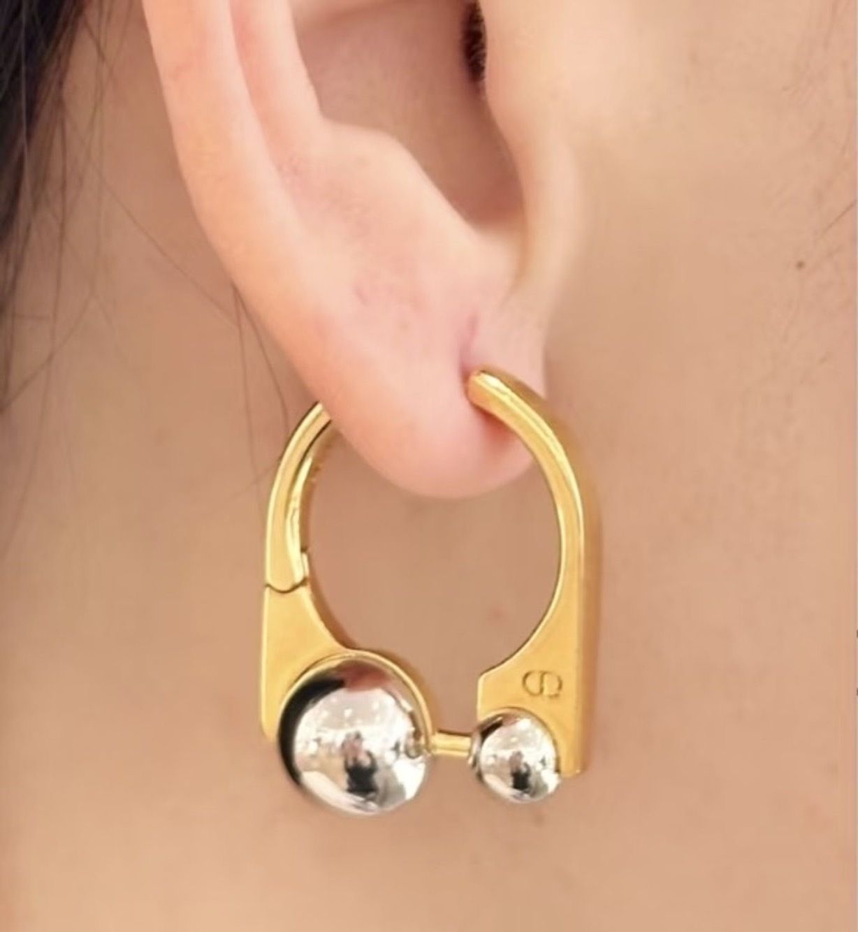 ゴージャスな耳元♪】Dior ピアス (Dior/ピアス) E3897WOMMT