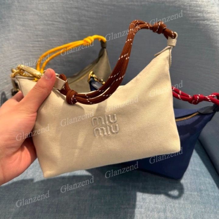 ☆大人気☆【MiuMiu】ロゴ入り ギャバジン ポーチ (MiuMiu