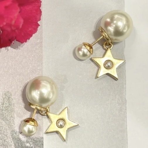 【上品に揺れる♪】ディオール★ピアス 幸運のシンボルが上品に揺れる♡】DIOR ピアス (Dior/ピアス