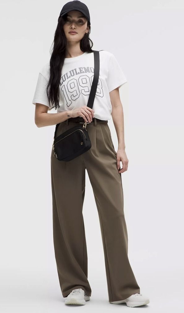 ルルレモン】 Everywhere Crossbody Bag 2L Metal Hardware