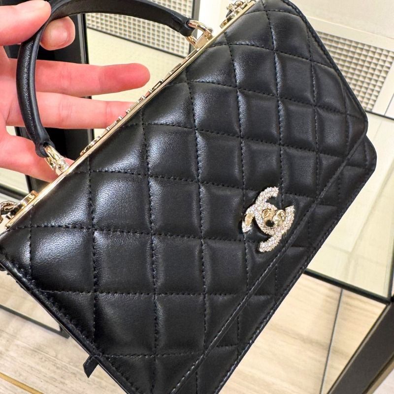 【贈り物にも】CHANEL ■ トップハンドル チェーン ウォレット シャネル 23K トップハンドル チェーンウォレット ブラック