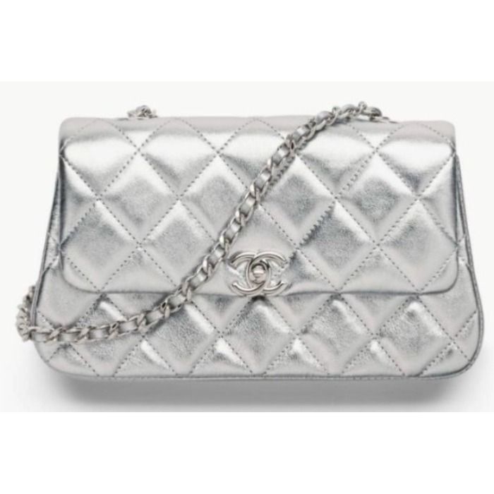華やかカラーで特別感♪》CHANEL ショルダーバッグ (CHANEL