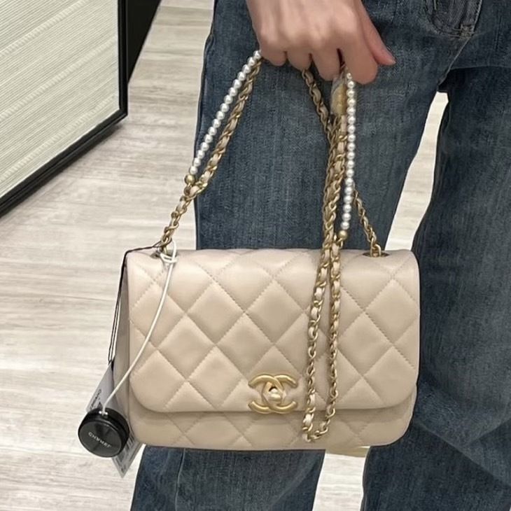 パールチェーンが上品♪【CHANEL】25P ミニ フラップバッグ