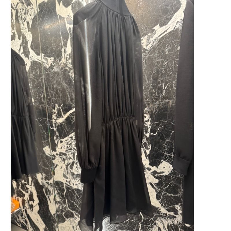 半額満載！スーパーSALE グランドセール！ ☆たるみ感が美しい☆【CELINE】シルクジョーゼットワンピース ワンピース