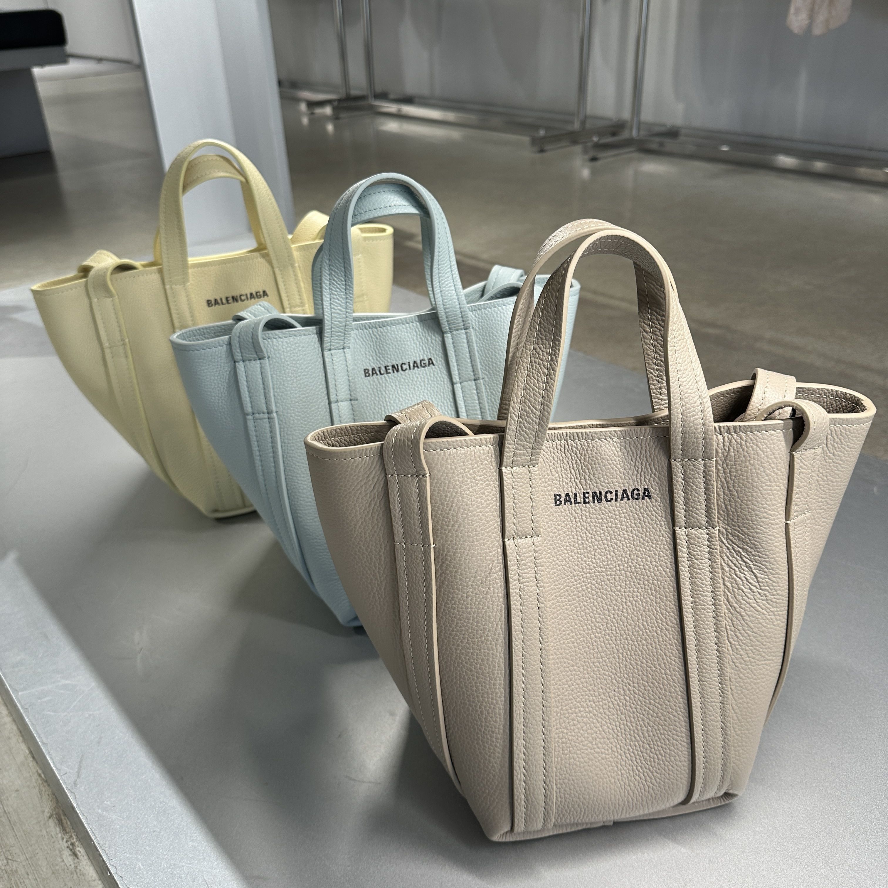 【VIPセール】BALENCIAGA EVERYDAY 2.0 SHOUL バッグ 672793 VIPセール】BALENCIAGA EVERYDAY 2.0 SHOUL バッグ 672793