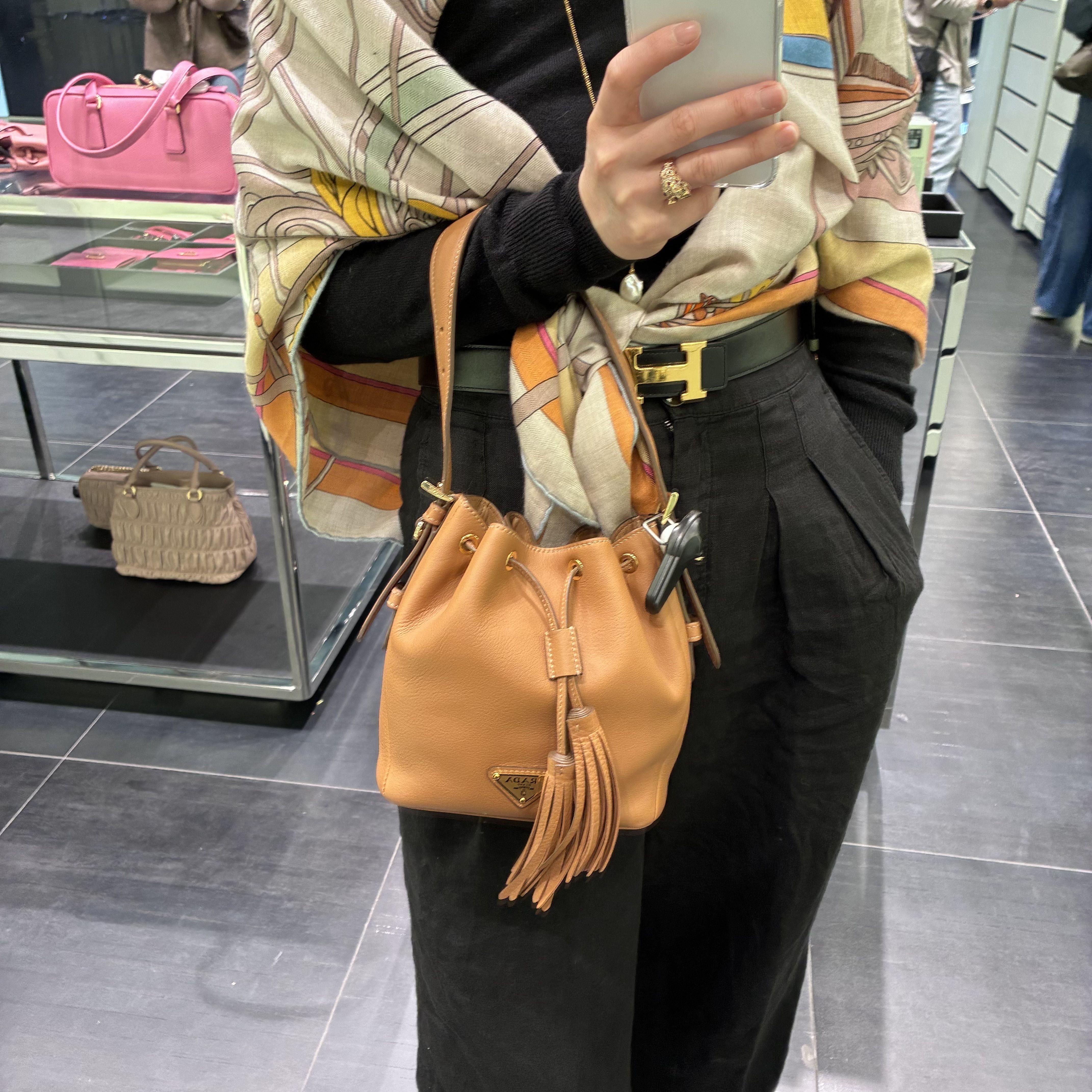 【VIPセール!少数】PRADA(プラダ)ポーチショルダー VIPセール!少数】PRADA(プラダ)ショルダーバッグ (PRADA