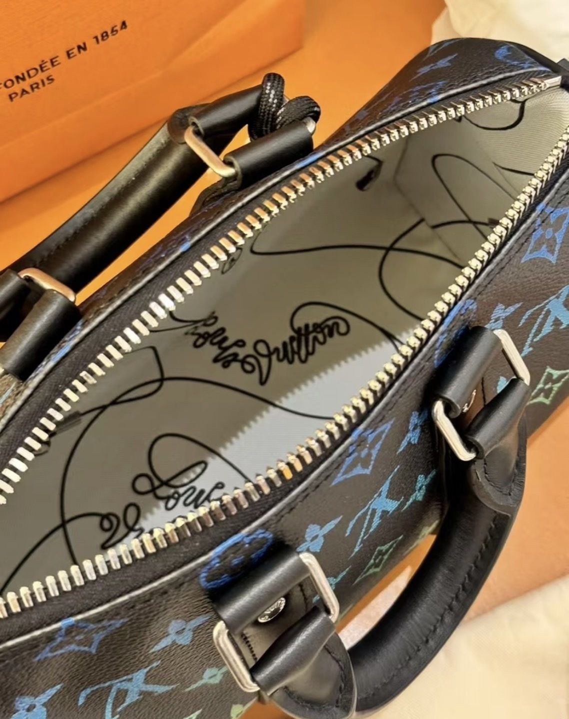 【目を惹くグラデーション♪】LOUIS VUITTON バンドリエール25 目を惹くグラデーション♪】LOUIS VUITTON バンドリエール25