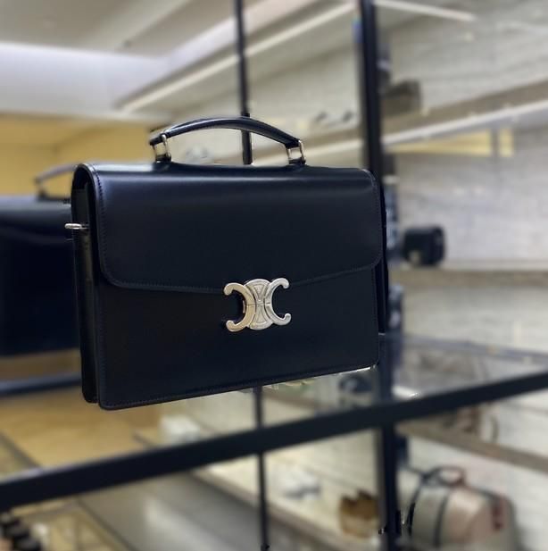 CELINE直営店】スモール カターブル トリオンフ (CELINE