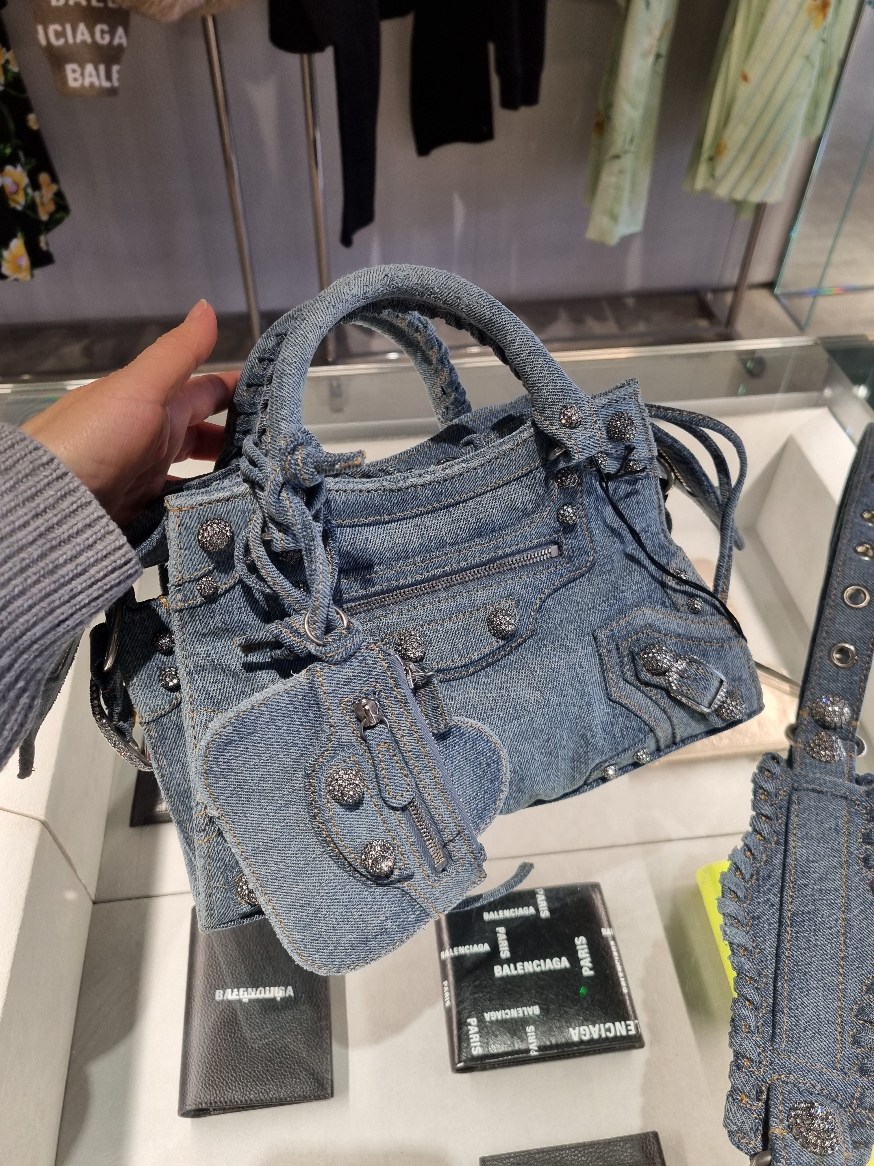 【直営店買付】バレンシアガ☆NEO CAGOLE バッグ XS☆700940 アウトレット直営店【BALENCIAGA】NEO CAGOLE BAG XS 700940
