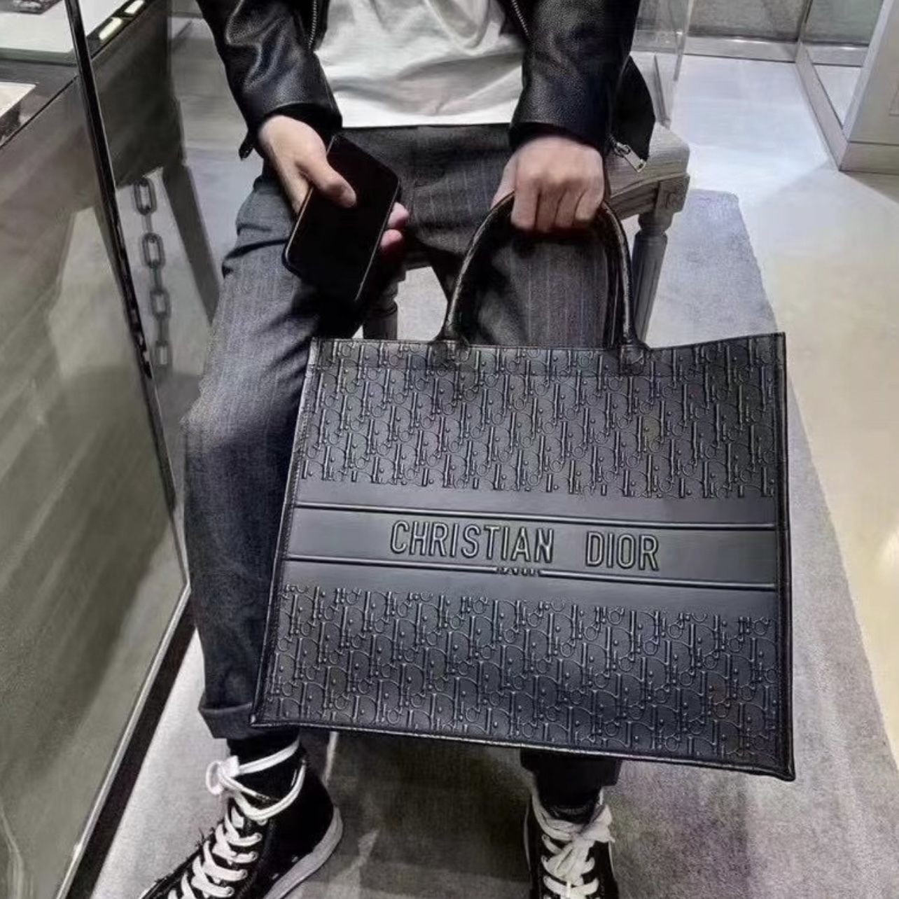 【マチが広い、大容量♪】Dior トートバッグ 大容量☆シンプルで◎】Dior ラージ ディオール ブック トート