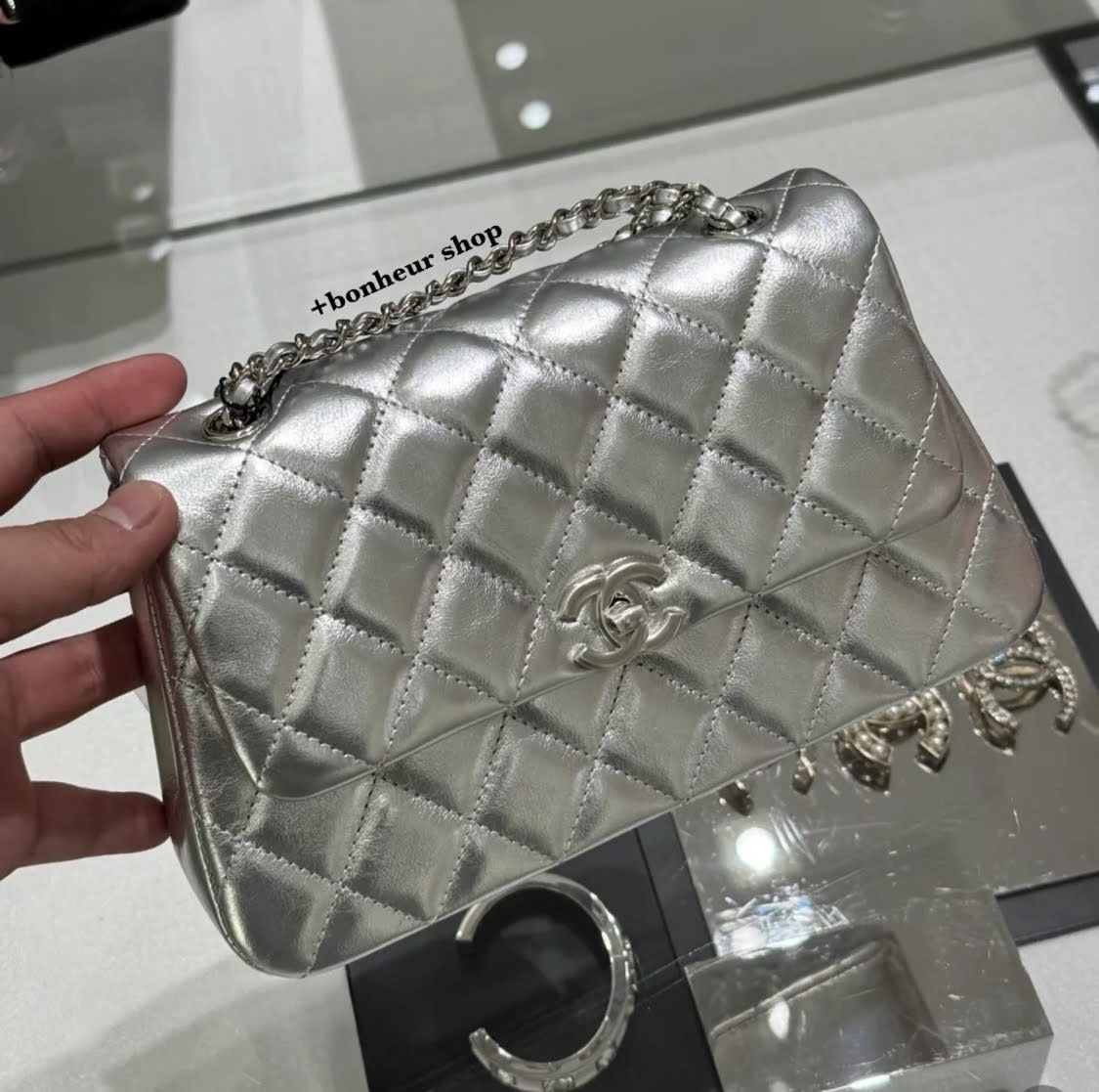 【コーデの主役に♪】CHANEL スモール フラップ バッグ 22cm コーデの主役に♪】新作 CHANEL スモール フラップ バッグ