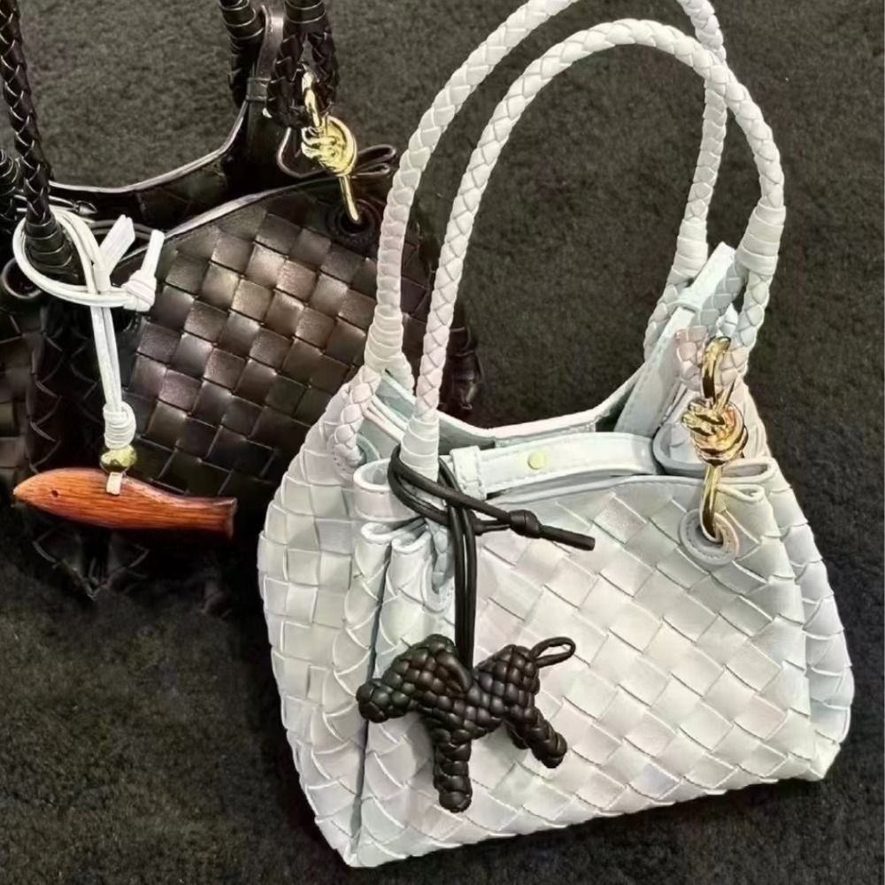 BOTTEGA VENETA◇John John ラムスキン ドッグチャーム ブラック