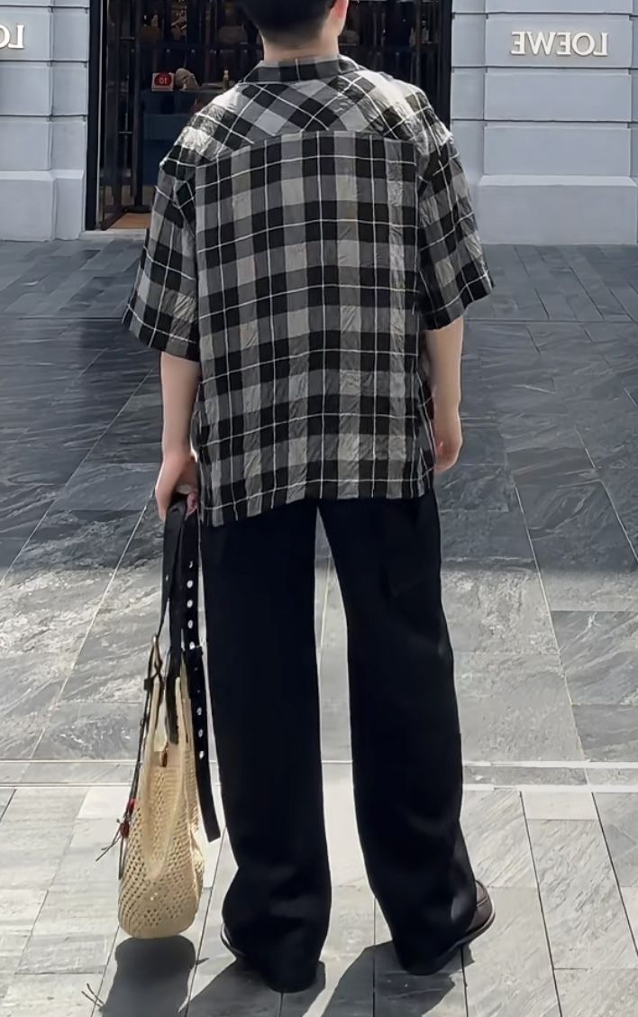 【大容量☆】ロエベ ショルダーバッグ パンチホール 夏に最適♪ 洗練夏デザイン《LOEWE》パンチホール ホーボーバッグ スモール