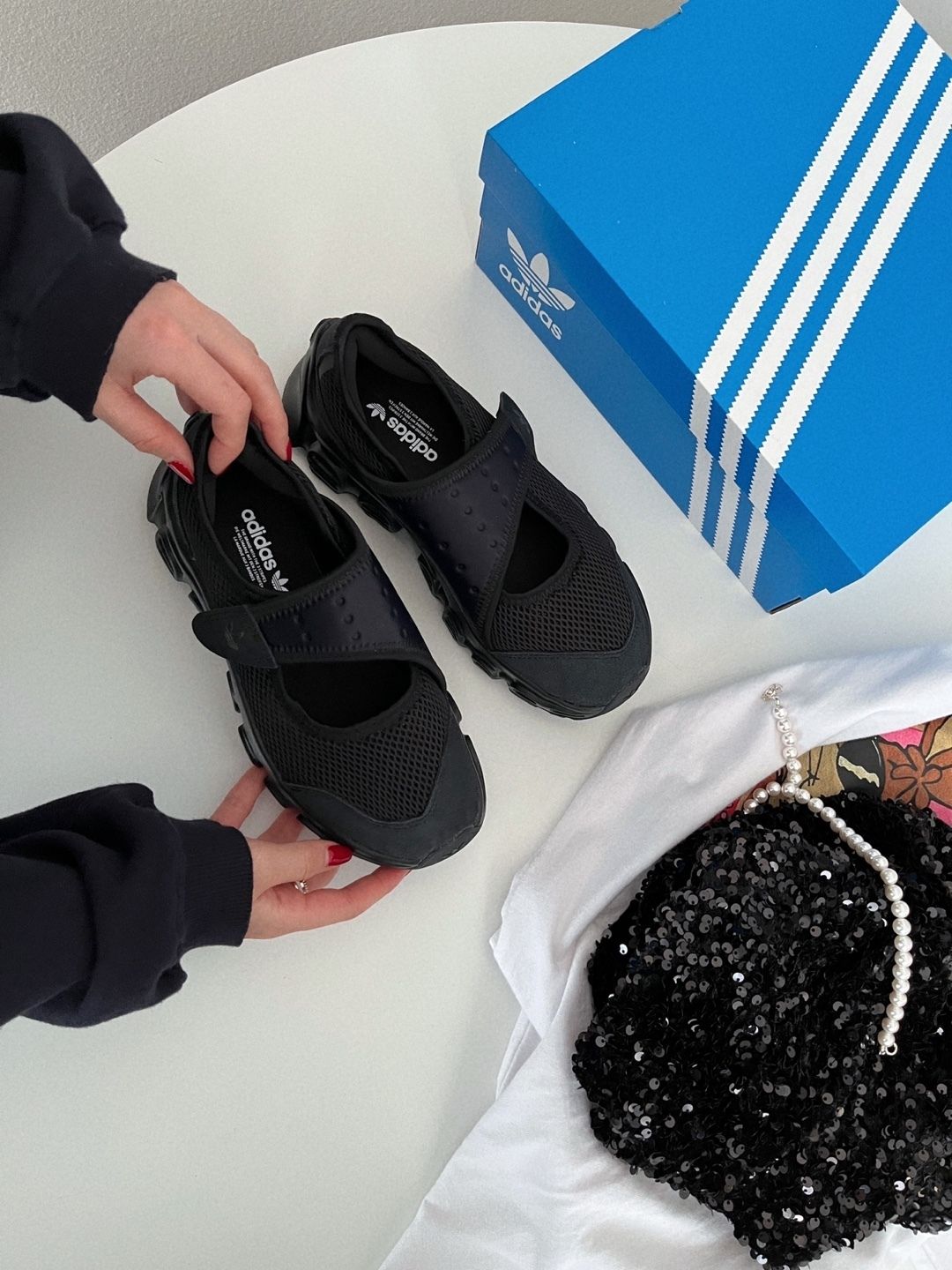 【関税-送料込み】ADIDAS ADIFOM MEGAJANE BLACK JI2416 関税-送料込み】ADIDAS ADIFOM MEGAJANE BLACK JI2416 (adidas