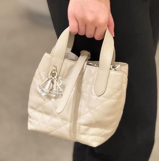 【日本未入荷☆】Dior Toujours バーティカル Nanoトートバッグ モダン◎】Dior☆Toujours バーティカル Nanoトートバッグ (Dior