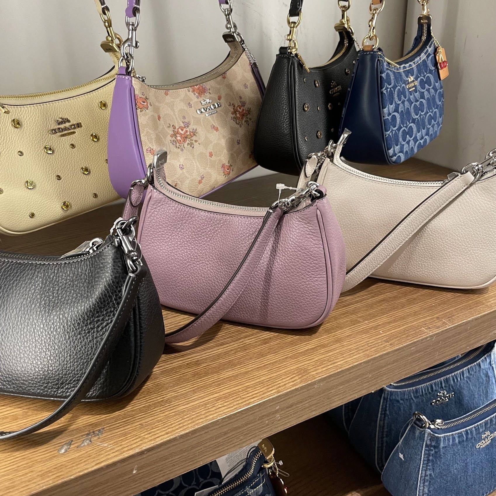 すぐ届く COACH テリ ミニクロスボディ フローラルアップリケ COACH OUTLET｜【公式】テリ ミニ クロスボディ バッグ