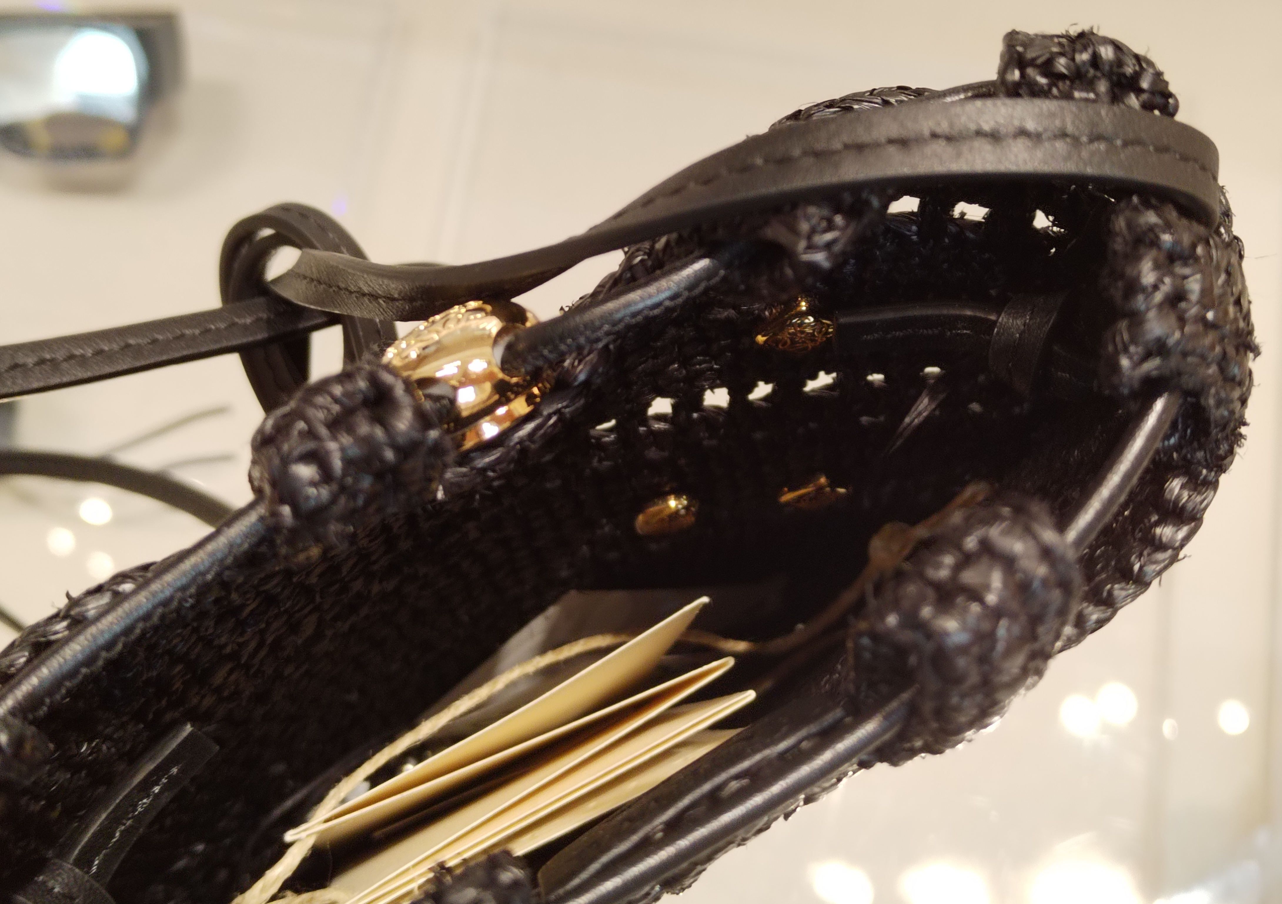 【LOEWE】ドローストリング ポケット★ブラック LOEWE】新作 ドローストリング ポケット（ラフィア） (LOEWE