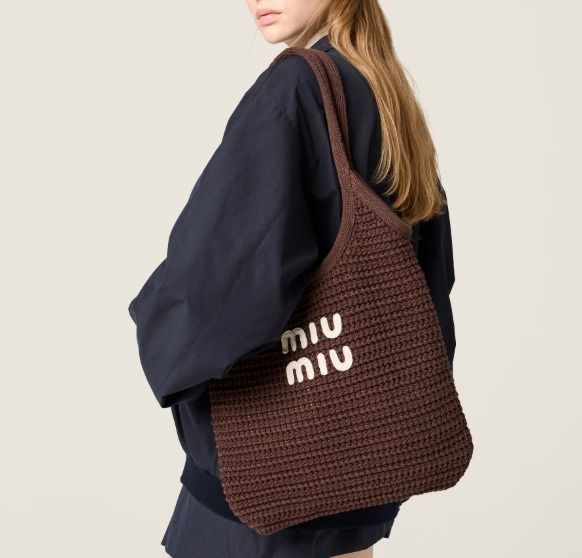 MiuMiu IVY ラフィア風トートバッグ 夏に最適☆】ミュウミュウ トートバック IVY ラフィア風 25SS
