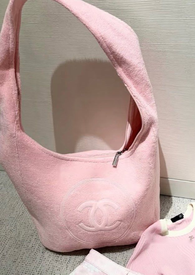 【安心のサイズで日常のお供に】CHANEL トートバッグ シャネル CHANEL チェーンミニトートバッグ ラムスキン